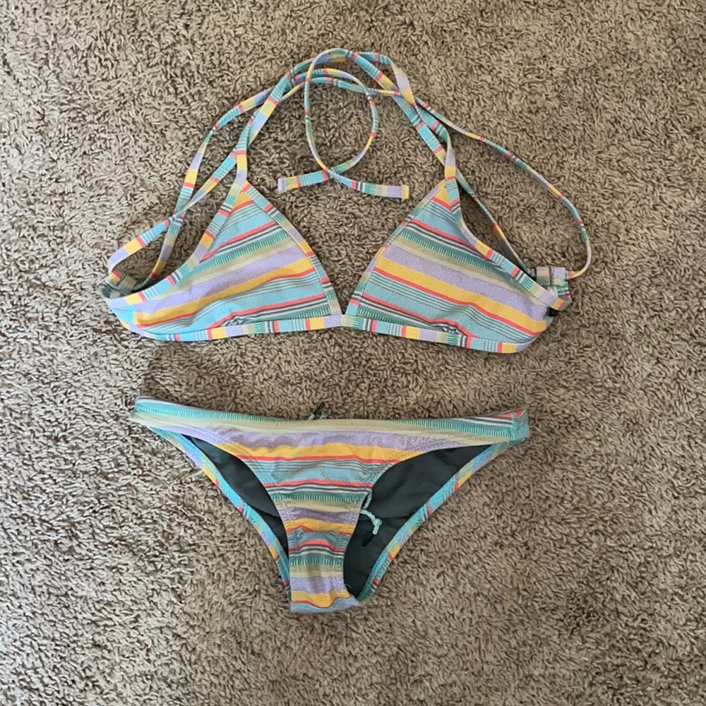 Jolyn Triangle Pattern Set